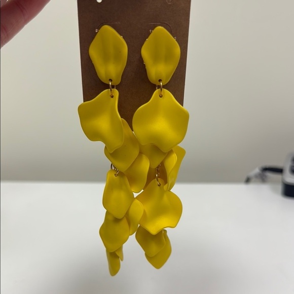 NEW Yellow Petal Drop Earrings - Picture 1 of 3